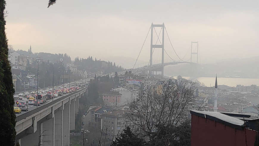 İstanbul- İstanbul Boğazı'nda sis etkili oluyor