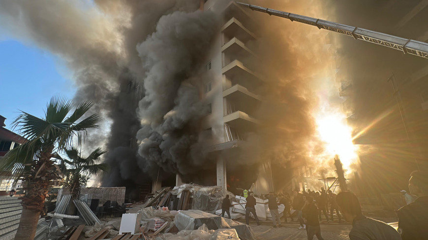 Antalya'da 9 katlı otel inşaatında yangın; işçiler mahsur kaldı / Ek fotoğraflar