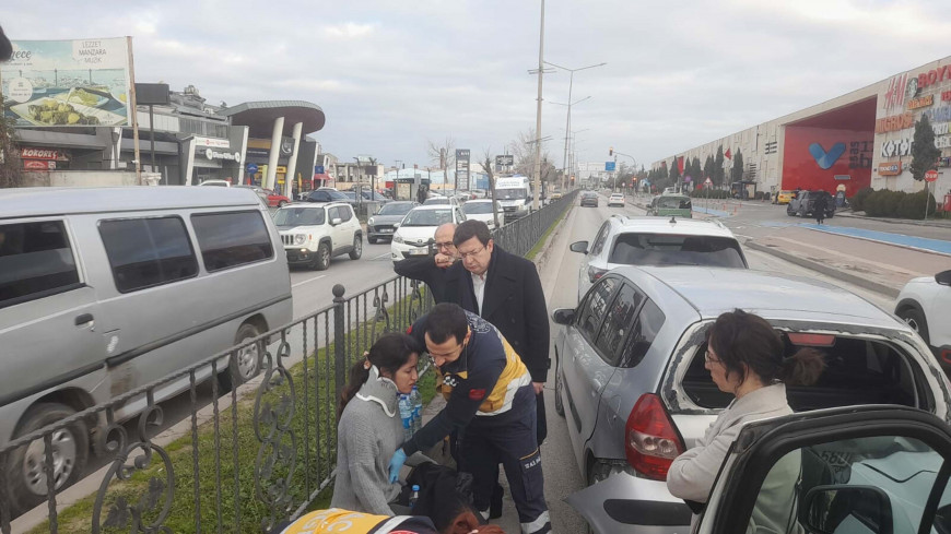 Çanakkale Belediye Başkanı Erkek'in otomobili kazaya karıştı; 1 yaralı