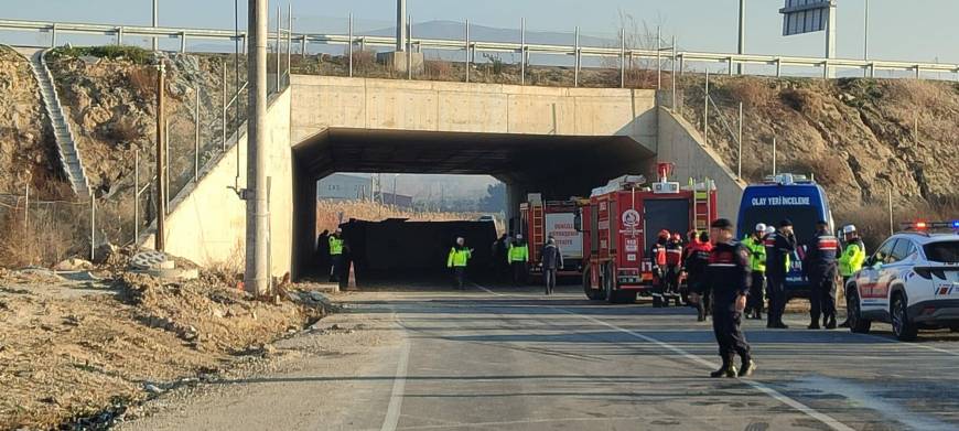 Denizli'de işçileri taşıyan midibüs devrildi; 4 ölü