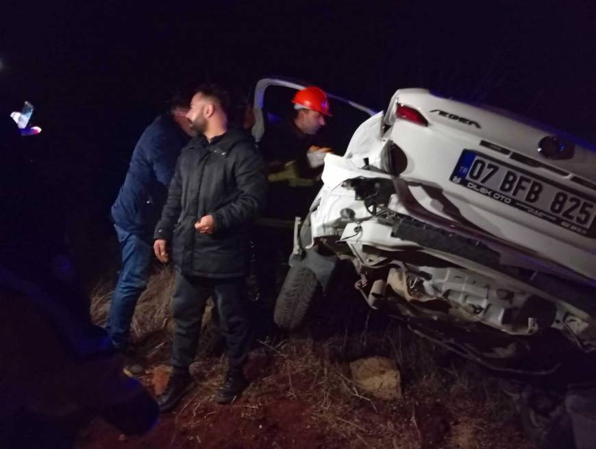 Mardin’de otomobil tarlaya uçtu; 5 yaralı