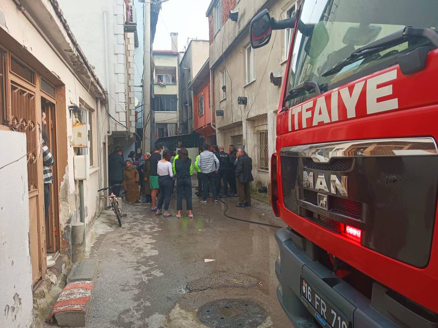 Bursa'da 4 katlı binada yangın