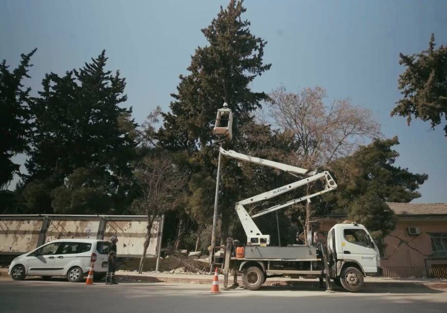 Toroslar EDAŞ'ın deprem bölgesinde bakım onarım çalışmaları devam ediyor