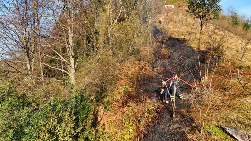 Trabzon'da örtü yangını; 2 dönüm alan zarar gördü