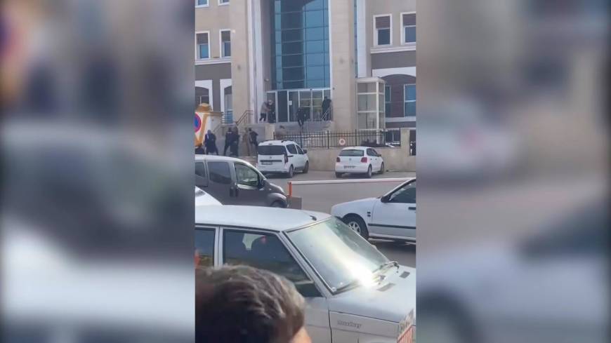 Şanlıurfa'da adliye bahçesinde kavga kamerada: 16 yaralı, 15 gözaltı