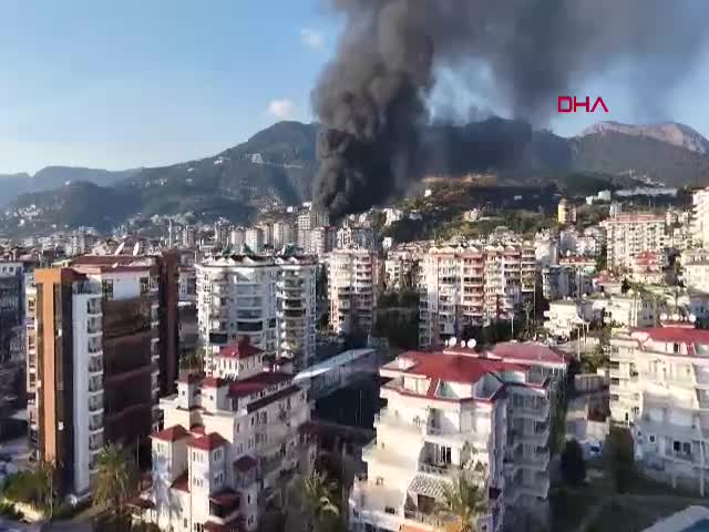 ANTALYA'da 9 katlı otel inşaatındaki yangın havadan görüntülendi