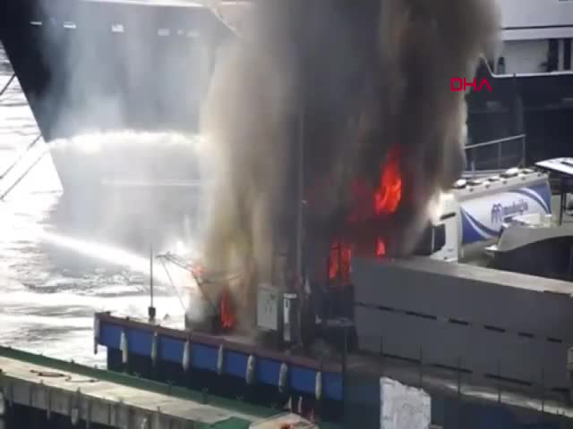 İstanbul - Pendik'te tekne yangını  -1