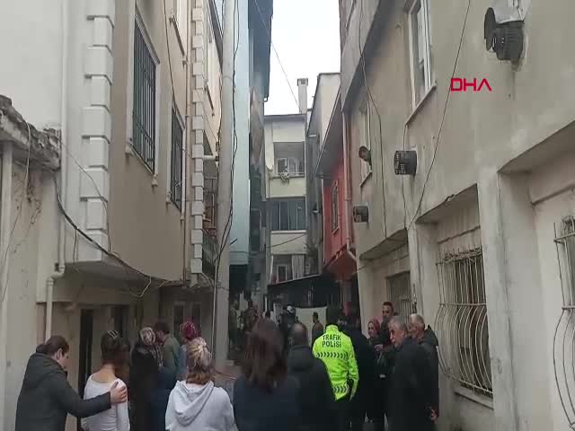 BURSA'da 4 katlı binada yangın