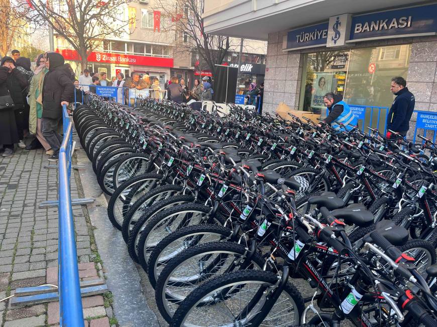 Bahçelievler Belediyesi, çekilişle 100 adet bisiklet dağıttı 