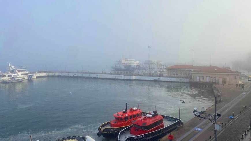 Çanakkale Boğazı'nda gemi trafiği, sis nedeniyle askıya alındı