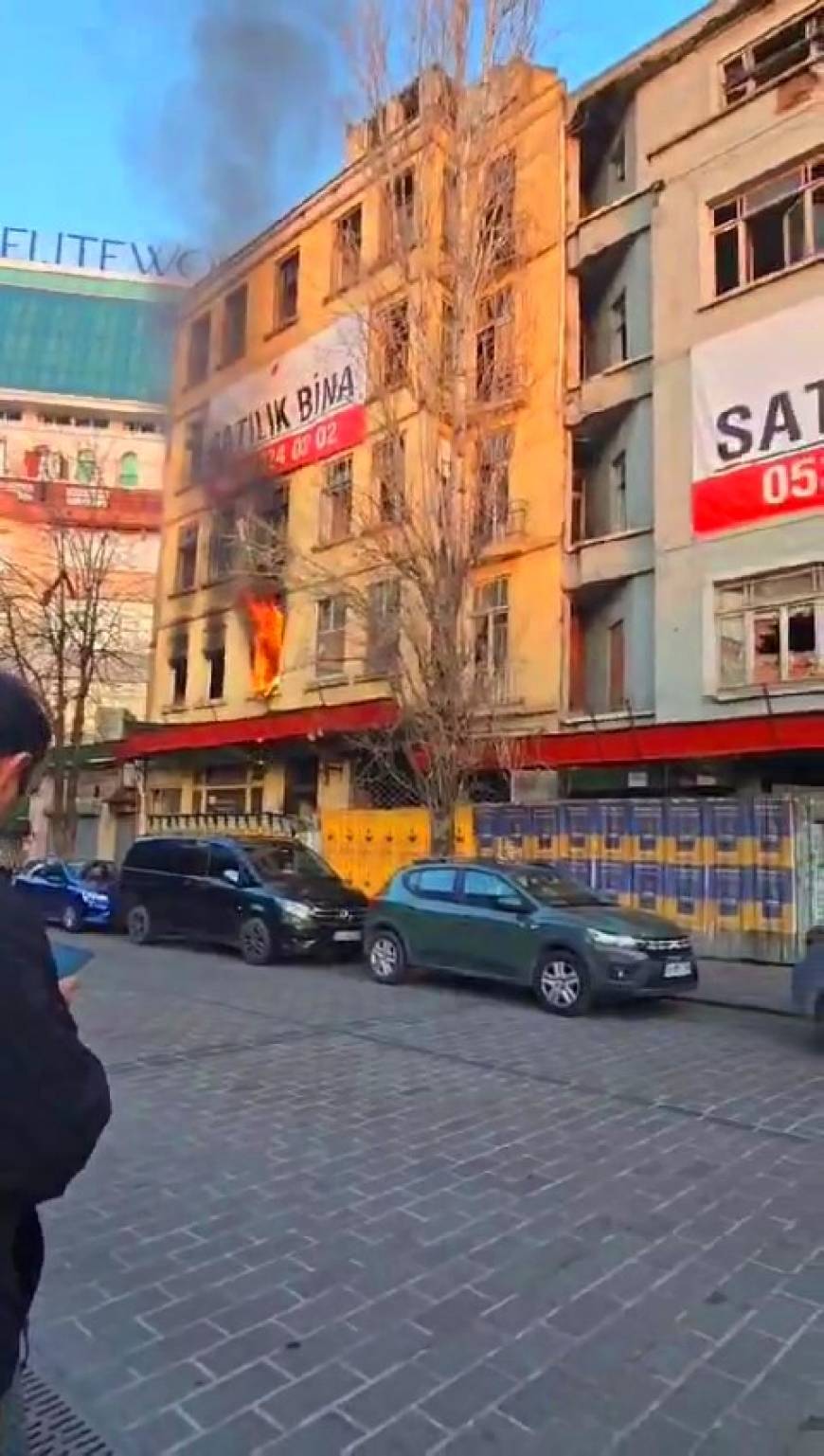 İstanbul- Beyoğlu’nda boş binada yangın