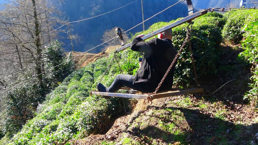 Yol yapıldı, teleferikle tehlikeli yolculuk son buldu