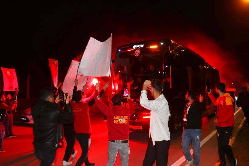 Galatasaray'a Gaziantep'te coşkulu karşılama