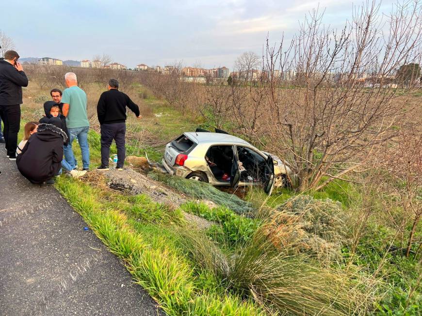 Bursa’da iki otomobil çarpıştı: 3 yaralı