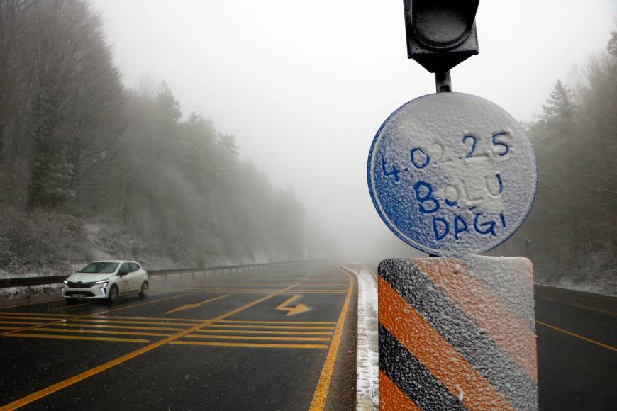 Bolu Dağı'nda kar yağışı 