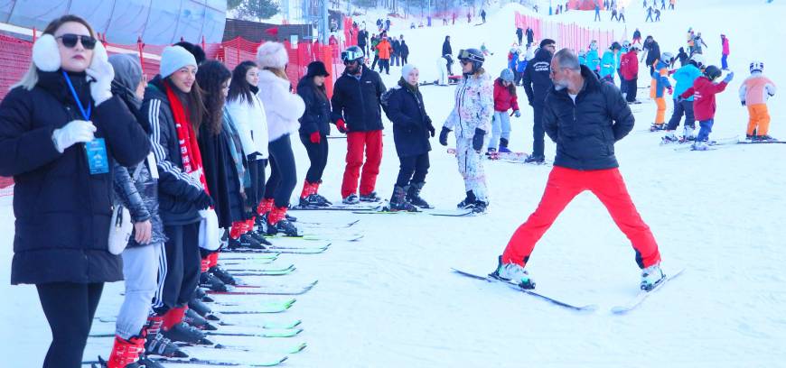 Kış kampında kayak, buz pateni ve körling sporunu öğrenecekler