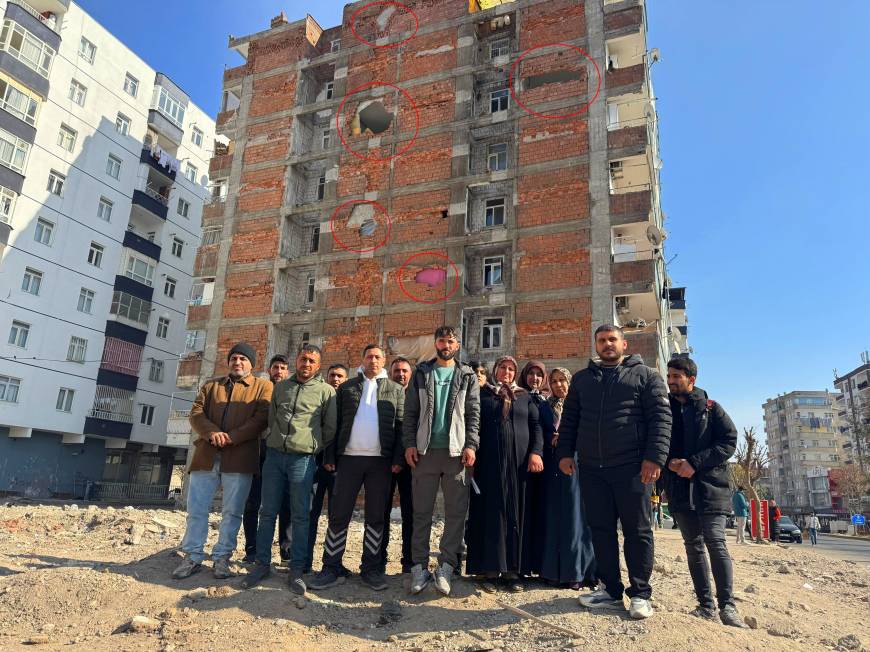 Yıkım sırasında zarar gören binaya tahliye kararı verildi; taşınamıyor