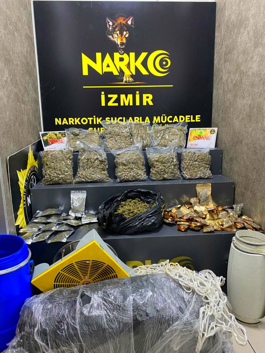 İzmir'de 10 kilo esrar ele geçirildi; 2 tutuklama