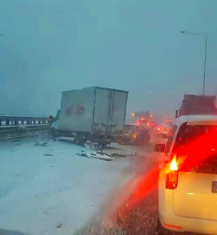 Bolu Dağı'nda 9 aracın karıştığı kaza trafiği kilitledi/ Ek fotoğraflar