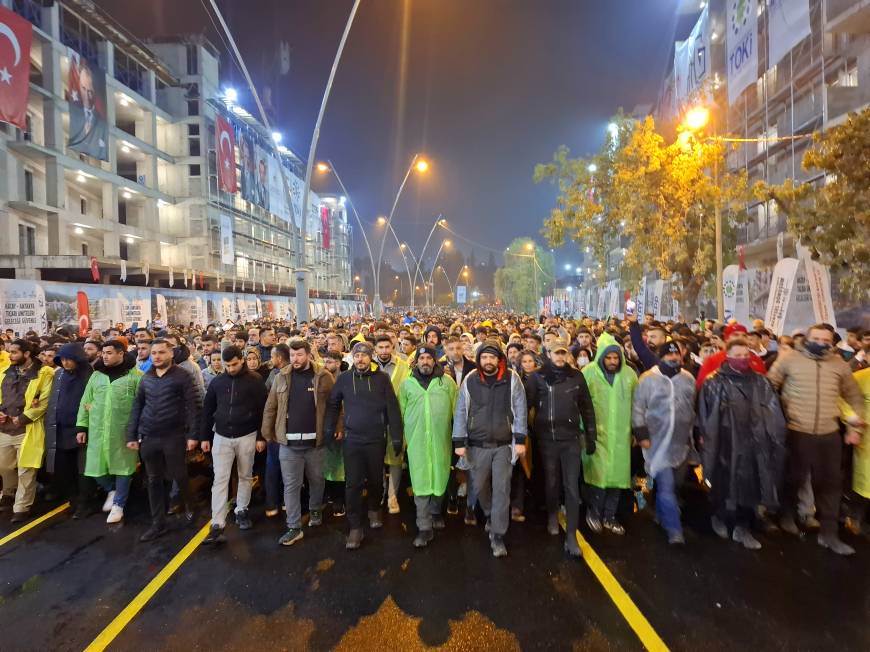 Depremin vurduğu Hatay'da yaşamını yitirenler için anma töreni ve 'sessiz' yürüyüş