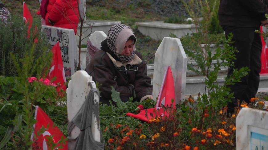 Depremin 2'nci yıl dönümünde Hatay'da mezarlıklarda yoğunluk / Ek fotoğraflar