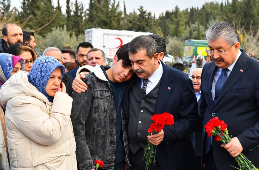 Depremde hayatını kaybedenler için Osmaniye'de anma