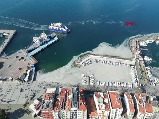 ÇANAKKALE Boğazı’ndaki müsilaj havadan görüntülendi