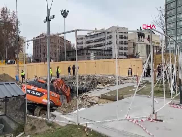 Ankara'da Yüzüncü Yıl Meydanı'nda göçük