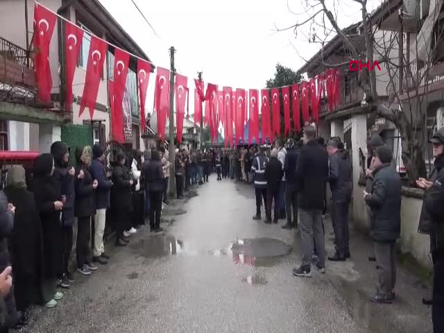 DÜZCE - Şehit uzman çavuşun cenazesi memleketi Düzce'de toprağa verildi 