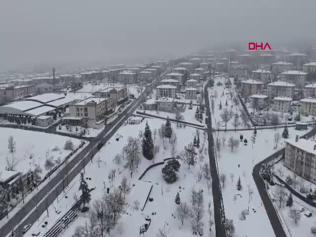 DÜZCE - Çocuklar, kar tatilinde kayarak eğlendi